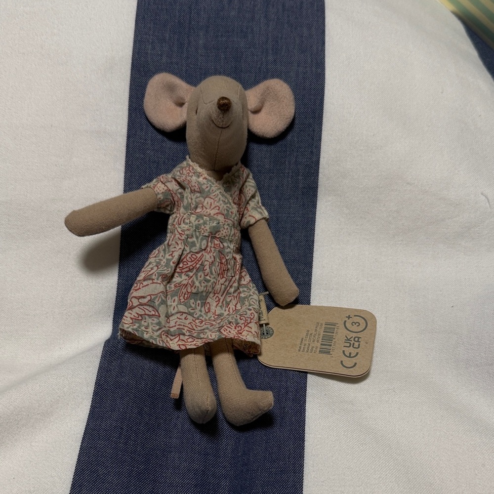 Adorable Maileg mom mouse